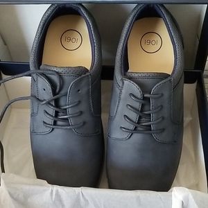 1901 William Oxford

Size 6 navy faux leather